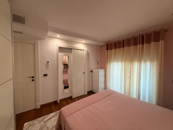 Tirane, jepet me qera apartament 2+1+Ballkon Kati 9, 135 m² 1.500 € 