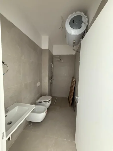 Tirane, jepet me qera ambjent biznesi Kati 1, 77 m² 1.500 € (PARKU OLIMPIK)