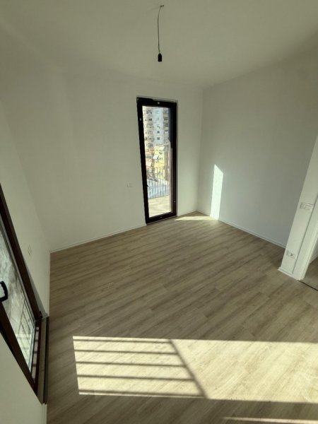 Tirane, jepet me qera zyre Kati 5, 77 m² 1.500 € (Altana Residence)