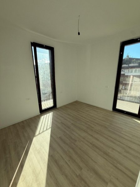 Tirane, jepet me qera zyre Kati 5, 77 m² 1.500 € (Altana Residence)