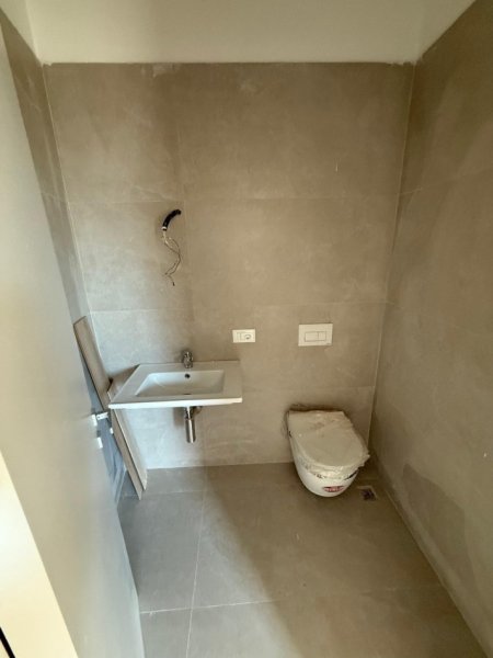 Tirane, jepet me qera zyre Kati 5, 77 m² 1.500 € (Altana Residence)