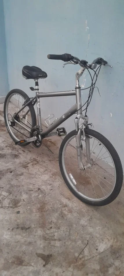 Tirane, njoftim biciklete RALEIGH️28inch gri metalizato 230 €
