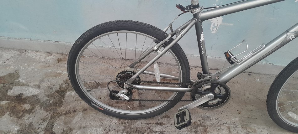 Tirane, njoftim biciklete RALEIGH️28inch gri metalizato 230 €