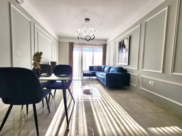 Me Qira : Luxury 1+1 (📍Kompleksi Olimpik - Komuna Parisit) 100% e rikonstruktuar - Pallat i Ri - Kati 2, Sip 68 m² 780€/Muaj