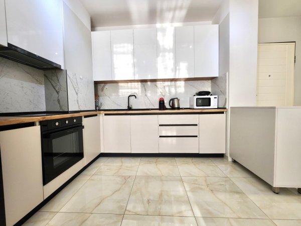 Me Qira : Luxury 1+1 (📍Kompleksi Olimpik - Komuna Parisit) 100% e rikonstruktuar - Pallat i Ri - Kati 2, Sip 68 m² 780€/Muaj