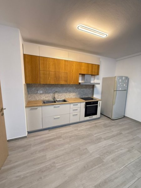 Jepet me Qera Apartament Bosh me Kuzhine 3+1+2 ne 5 Maji, Kati 5, 125 m² 450 €URO