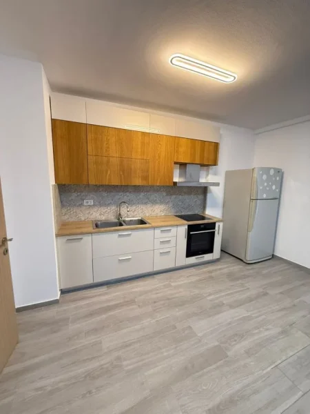 Jepet me Qera Apartament Bosh me Kuzhine 3+1+2 ne 5 Maji, Kati 5, 125 m² 450 €URO