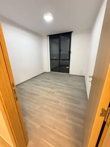 Jepet me Qera Apartament Bosh me Kuzhine 3+1+2 ne 5 Maji, Kati 5, 125 m² 450 €URO