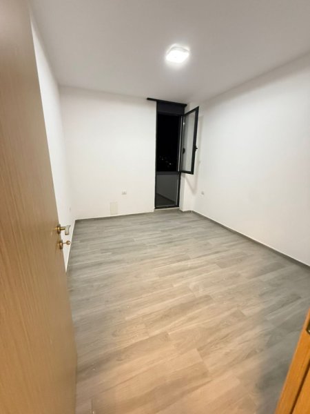 Jepet me Qera Apartament Bosh me Kuzhine 3+1+2 ne 5 Maji, Kati 5, 125 m² 450 €URO