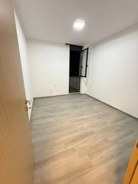Jepet me Qera Apartament Bosh me Kuzhine 3+1+2 ne 5 Maji, Kati 5, 125 m² 450 €URO