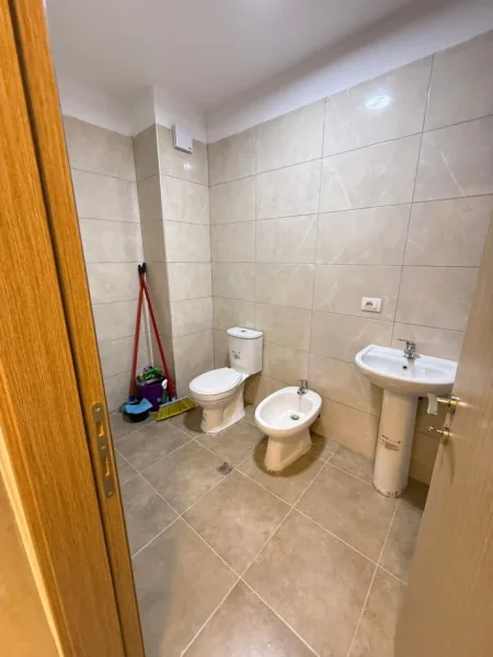 Jepet me Qera Apartament Bosh me Kuzhine 3+1+2 ne 5 Maji, Kati 5, 125 m² 450 €URO