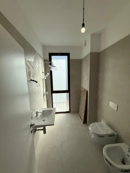 Tirane, jepet me qera zyre Kati 5, 61 m² 1.000 € (Parku Olimpik)