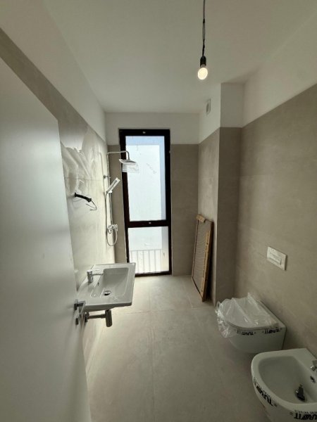 Tirane, jepet me qera zyre Kati 5, 61 m² 1.000 € (Parku Olimpik)