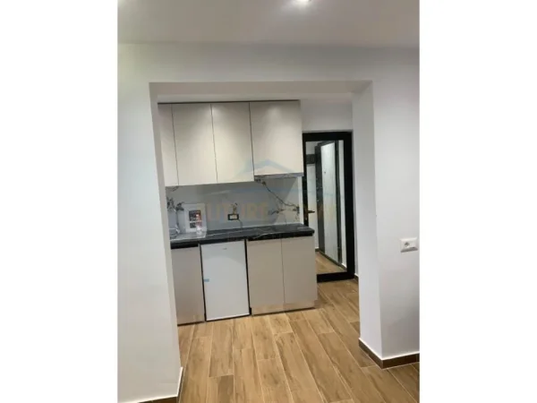 Tirane, shitet garsonier 1+1 Kati 4, 74 m² 333.000 € (Ish Blloku)