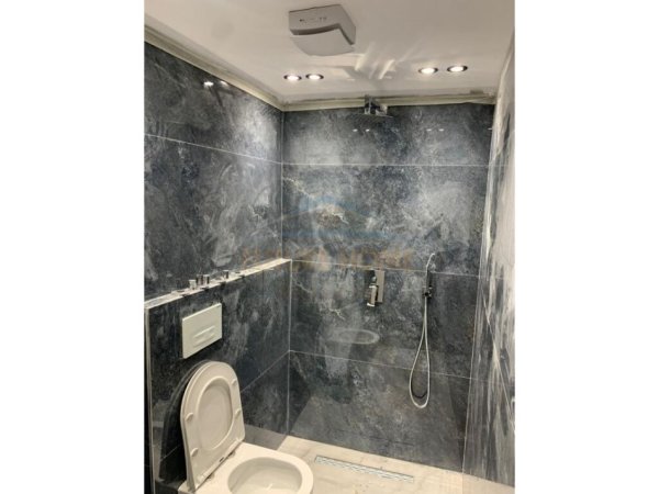 Tirane, shitet garsonier 1+1 Kati 4, 74 m² 333.000 € (Ish Blloku)