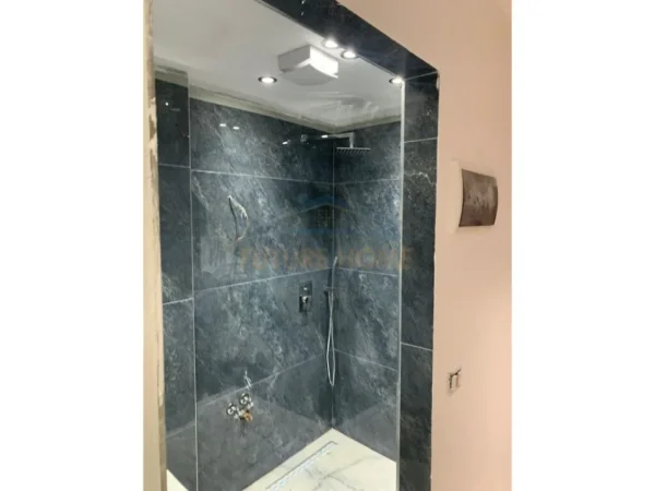 Tirane, shitet garsonier 1+1 Kati 4, 74 m² 333.000 € (Ish Blloku)