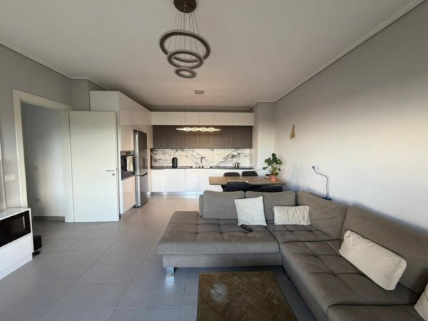 Tirane, jepet me qera apartament 2+1 Kati 3, 100 m² 600 € (Rruga Peti tek Liqeni i Thate.)