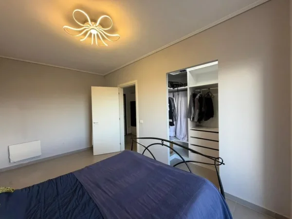 Tirane, jepet me qera apartament 2+1 Kati 3, 100 m² 600 € (Rruga Peti tek Liqeni i Thate.)