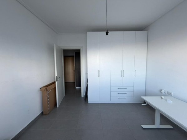Tirane, jepet me qera apartament 2+1 Kati 3, 100 m² 600 € (Rruga Peti tek Liqeni i Thate.)