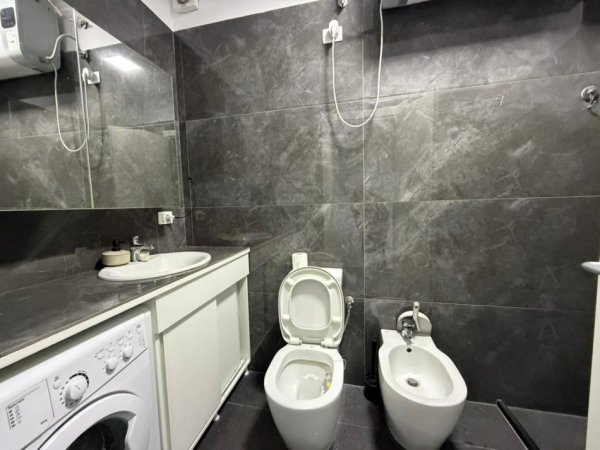 Tirane, jepet me qera apartament 2+1 Kati 3, 100 m² 600 € (Rruga Peti tek Liqeni i Thate.)