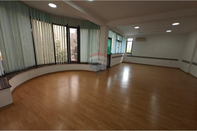 Tirane, shitet ambjent biznesi Kati 0, 391 m² (Rruga Xhanfize Keko, Tiranë)