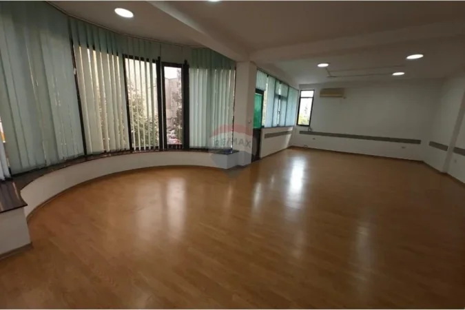 Tirane, shitet ambjent biznesi Kati 0, 391 m² (Rruga Xhanfize Keko, Tiranë)