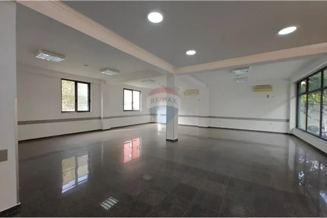 Tirane, shitet ambjent biznesi Kati 0, 391 m² (Rruga Xhanfize Keko, Tiranë)