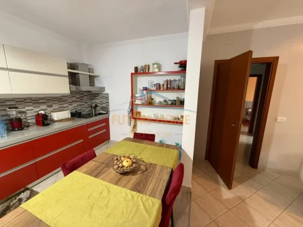 Tirane, shitet apartament 2+1+2+Ballkon Kati 2, 121 m² 250.000 € (21 Dhjetori)