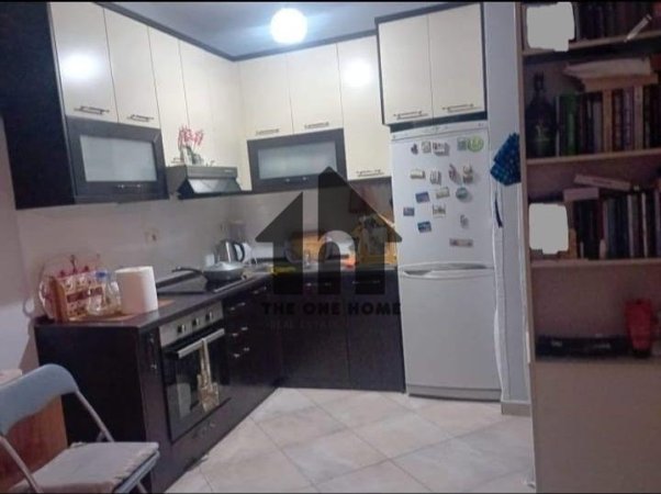 Tirane, jepet me qera apartament 1+1+Ballkon Kati 3, 70 m² 400 € (Yzberisht)
