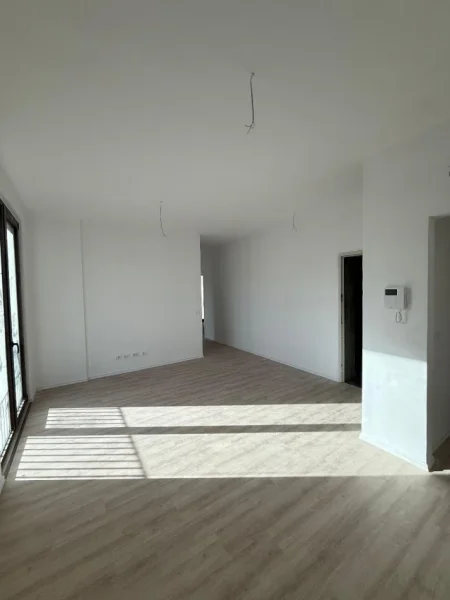 Tirane, jepet me qera zyre , 77 m² 1.500 € (prane Parkut Olimpik)