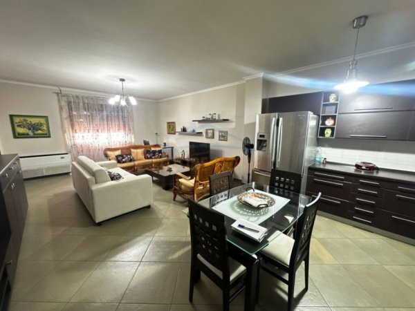 Tirane, jepet me qera apartament 2+1 Kati 7, 97 m² 750 € (Don Bosko)