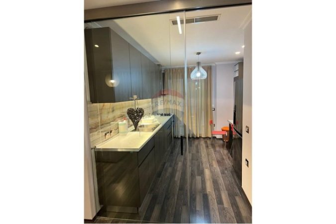 Tirane, jepet me qera apartament 2+1 , 114 m² 1.400 € (Rruga e Kosovareve)