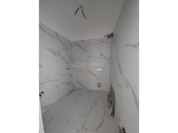 Tirane, shitet apartament 2+1+Aneks+Ballkon Kati 2, 108 m² 269.900 € (Corner Rezidenc)