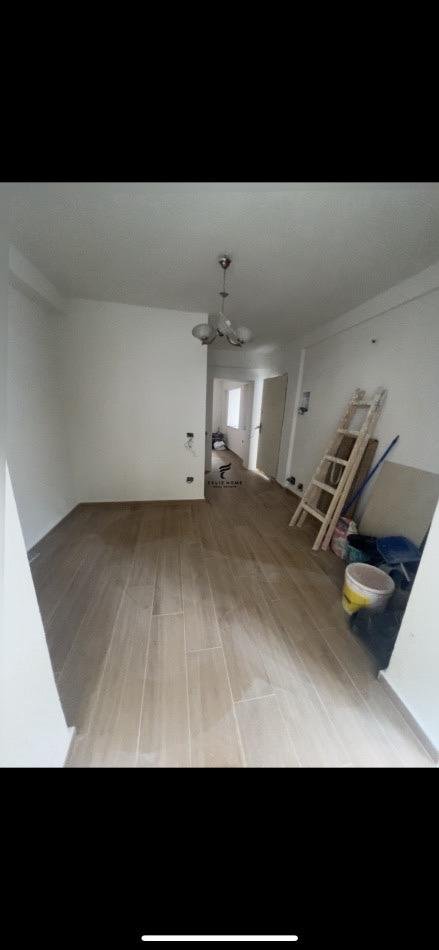 Tirane, jepet me qera zyre Kati 1, 50 m² 600 € (SHESHI WILLSON)