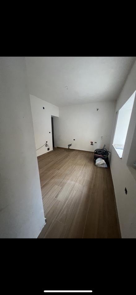 Tirane, jepet me qera zyre Kati 1, 50 m² 600 € (SHESHI WILLSON)