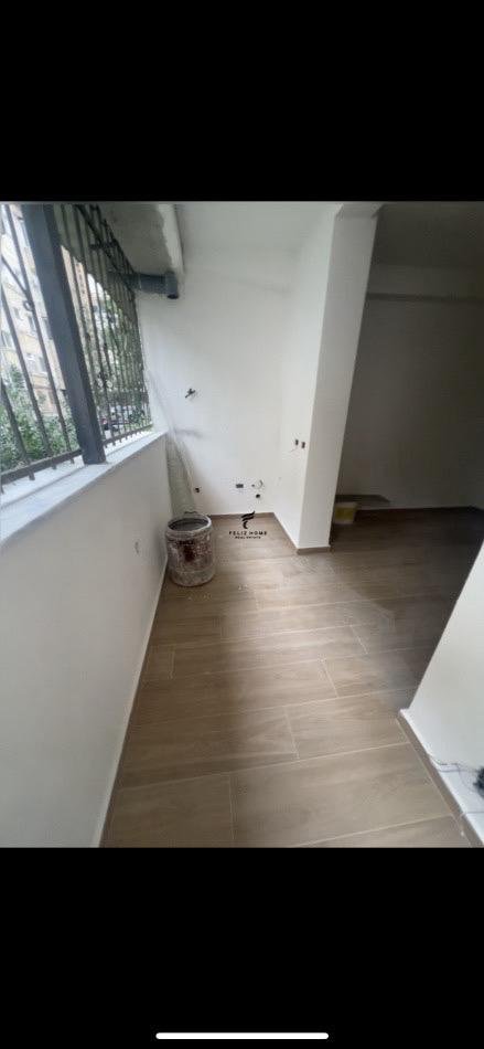 Tirane, jepet me qera zyre Kati 1, 50 m² 600 € (SHESHI WILLSON)