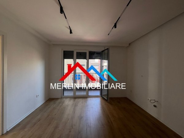 Tirane, jepet me qera zyre Kati 4, 60 m² 500 € (DON BOSKO)