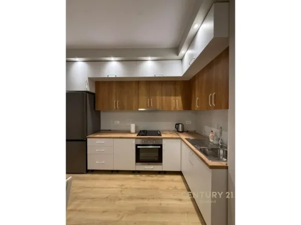 Tirane, jap me qera apartament 1+1 Kati 5, 75 m² 550 €