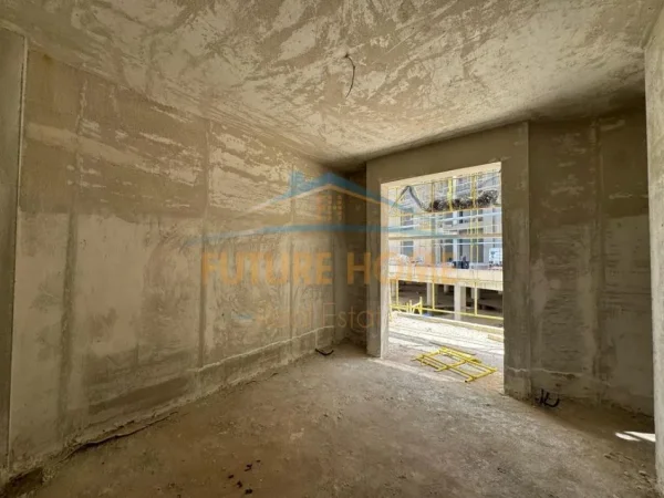 Shitet, Apartament 3+1+2+Post Parkimi, Liqeni i Thatë, Tiranë 320,000 €