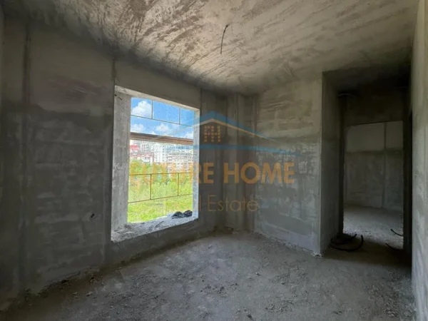 Shitet, Apartament 3+1+2+Post Parkimi, Liqeni i Thatë, Tiranë 320,000 €