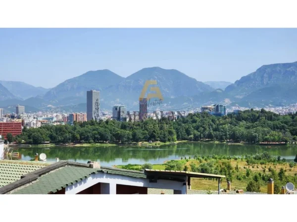 Tirane, jepet me qera apartament+verande | Penthouse 3+1 Kati 7, 356 m² 1.500 € (Liqeni i Thate)