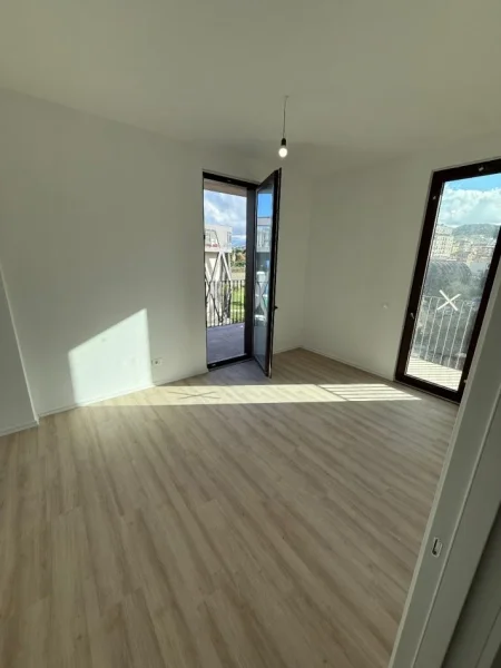 Tirane, jepet me qera zyre , 62 m² 1.000 € (prane Parkut Olimpik)
