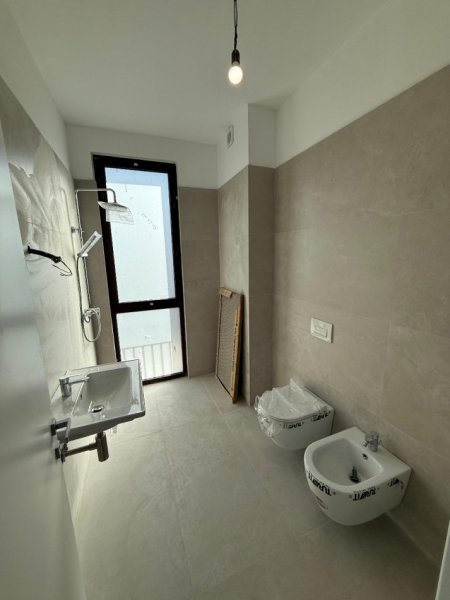 Tirane, jepet me qera zyre , 62 m² 1.000 € (prane Parkut Olimpik)