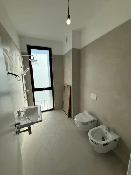 Tirane, jepet me qera zyre , 62 m² 1.000 € (prane Parkut Olimpik)