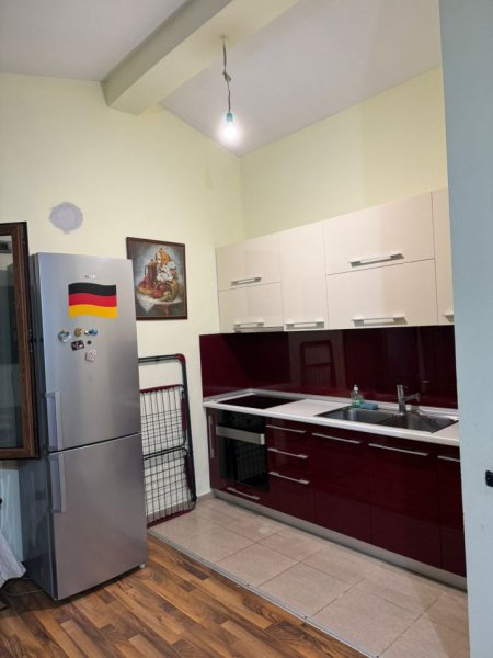 Tirane, jepet me qera apartament 1+1+Ballkon Kati 2, 70 m² 450 € (Babrru)