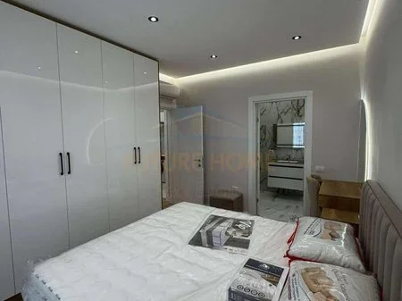 Tirane, jepet me qera apartament 3+1 Kati 6, 116 m² 630 € 