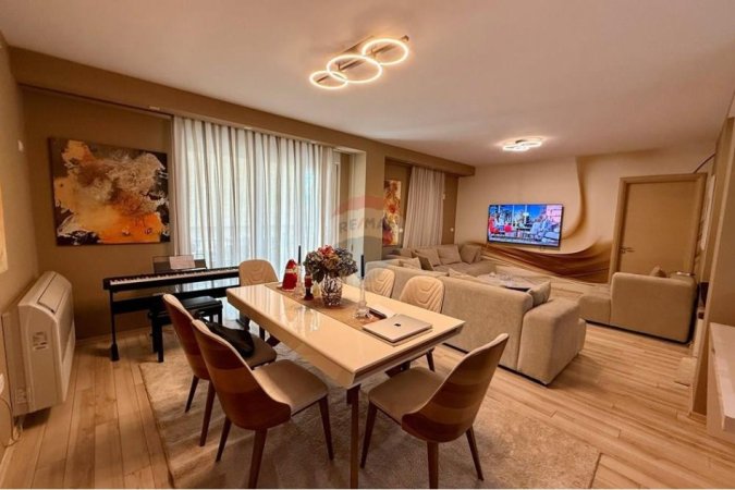 Tirane, shitet apartament 2+1+Aneks+Ballkon Kati 4, 99 m² 223.000 € (Kompleksi Ana)