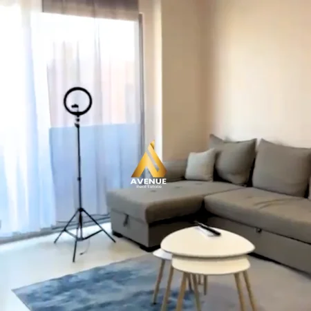 Tirane, jepet me qera apartament 1+1+Ballkon Kati 7, 65 m² 400 € (kamez)