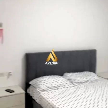 Tirane, jepet me qera apartament 1+1+Ballkon Kati 7, 65 m² 400 € (kamez)