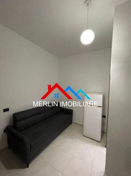 Tirane, jepet me qera apartament 1+1+Ballkon Kati 4, 40 m² 350 € (BULEVARDI I RI)